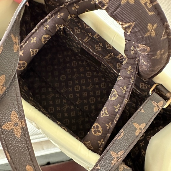 Tote Style Faux Handbag - Picture 6 of 6